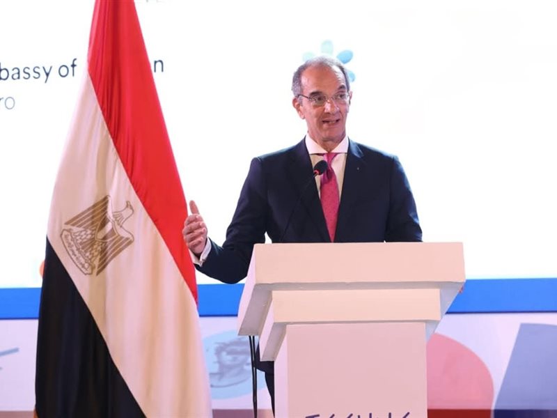 عمرو طلعت وزير الاتصالات