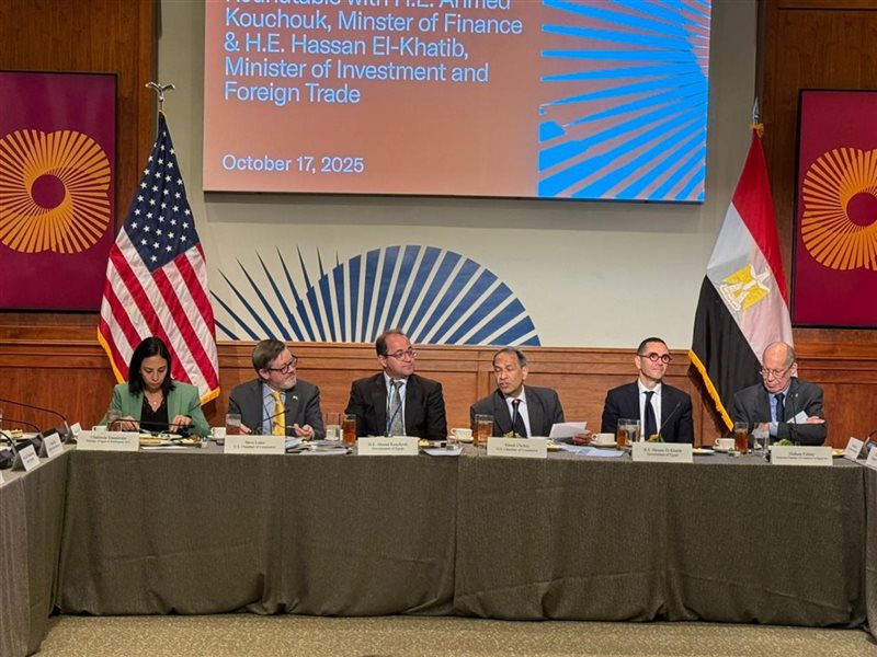 وزير المالية باجتماع