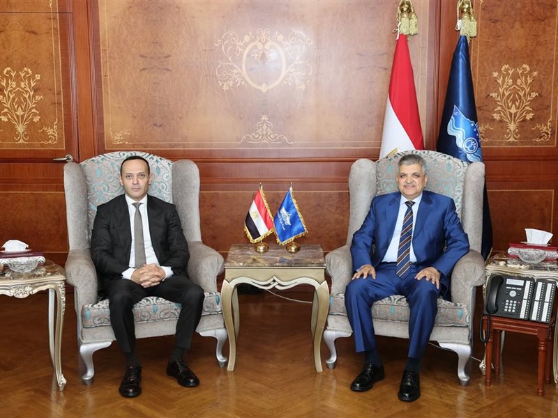 قناة السويس توقع
