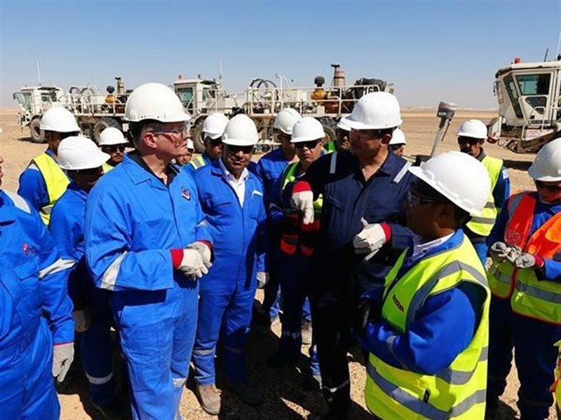 وزير البترول يتابع