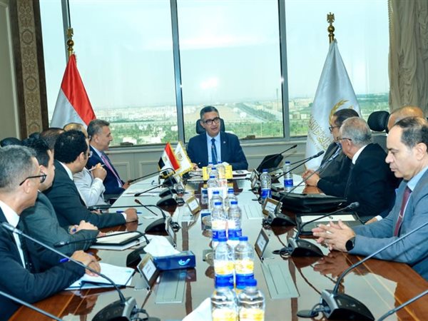 « فاروق» يلتقي شعبة المواد البترولية لبحث آليات ومقترحات الشعبة في ضبط الأسعار