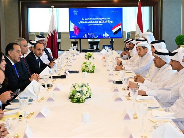 «مدبولي» يدعو رجال الأعمال القطريين لزيادة استثماراتهم في مصر 