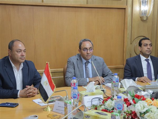  رئيس هيئة تنمية الصعيد ومحافظ قنا يبحثان سبل التعاون لدعم المشروعات بالمحافظة 