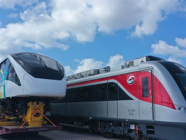 كامل الوزير يعلن افتتاح المرحلة الأولى من المونوريل وتشغيل القطار السريع تجريبيًا