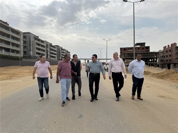 رئيس جهاز القاهرة الجديدة يتفقد أحياء بيت الوطن لمتابعة أعمال التنمية والمرافق 