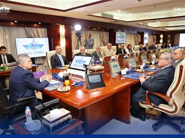  أسامة ربيع: عودة 229 سفينة للعبور من قناة السويس خلال شهر أكتوبر 