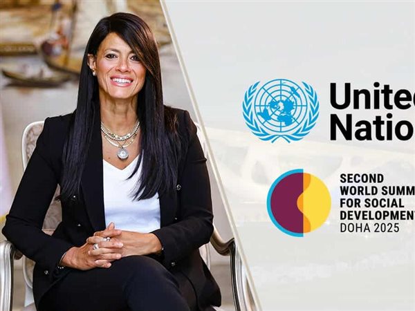 وزيرة التخطيط تصل قطر للمشاركة بأعمال القمة العالمية الثانية للتنمية الاجتماعية