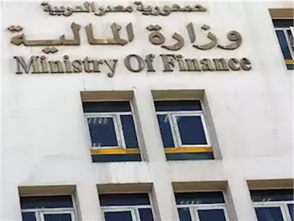 العجز الكلي لموازنة مصر يرتفع إلى 2.5%.. و«الإيرادات» تقفز بأكثر من 41%