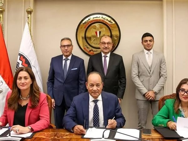 البنك الأهلي وCIB يوقعان تمويلاً مشتركًا لمشروع 