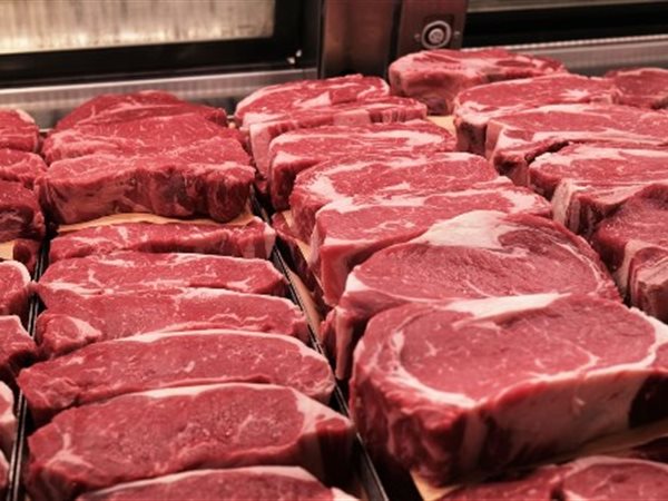 نقيب الفلاحين: الحمى القلاعية موجودة منذ سنوات واللحوم في الأسواق آمنة 100%