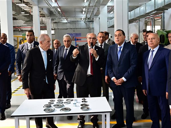 «مدبولي» يتفقد مصنع «المنصور لتصنيع فلاتر السيارات»: خطة لإنتاج 2.5 مليون فلتر بنهاية 2026