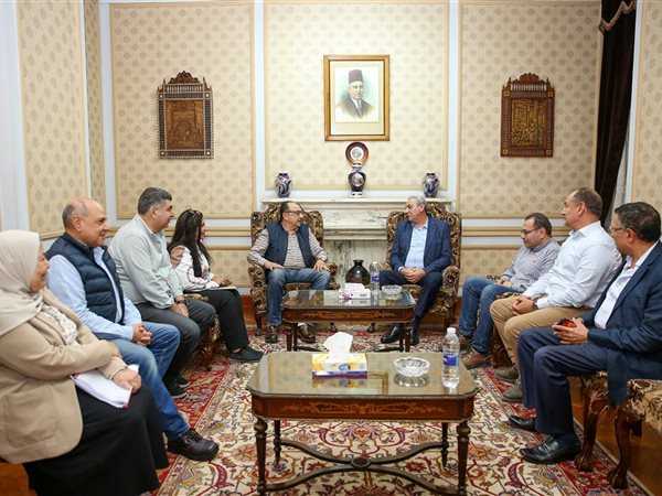«شيمي» يلتقي محافظ الغربية في مستهل زيارته لشركة مصر للغزل والنسيج بالمحلة الكبرى