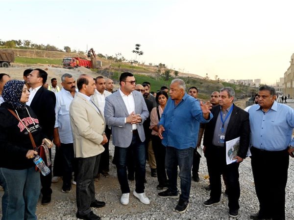 وزير الإسكان يقوم بجولة موسعة بمشروع 