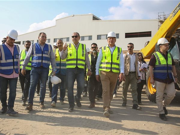  وزير قطاع الأعمال يتابع ميدانيًا المشروع القومي لتطوير صناعة الغزل والنسيج