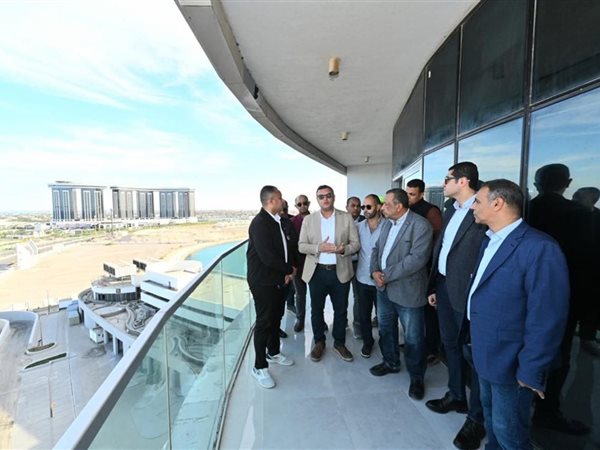 وزير الإسكان يتفقد برج LD08 ضمن الأبراج الشاطئية وكومبوند