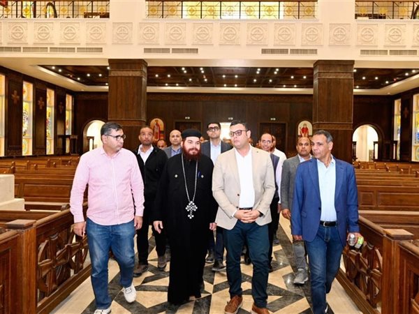 وزير الإسكان يتفقد مشروعات الاسكان و