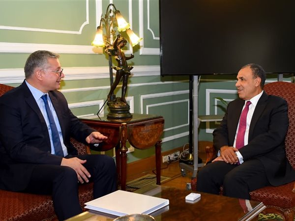 وزيرا الخارجية والبترول يبحثان جذب الاستثمارات الأجنبية وتوسيع الشراكات الإقليمية