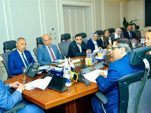 «التموين» تبحث إنشاء المركز اللوجستي العالمي للحبوب بميناء شرق بورسعيد