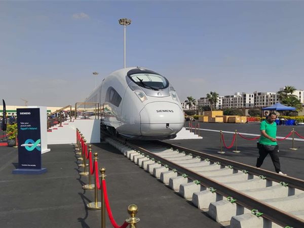 أول قطار كهربائي سريع 