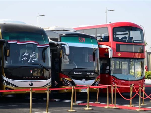 أتوبيسات وسيارات كهربائية جديدة تدخل الخدمة بالعاصمة الإدارية قريبًا.. تعرف عليها