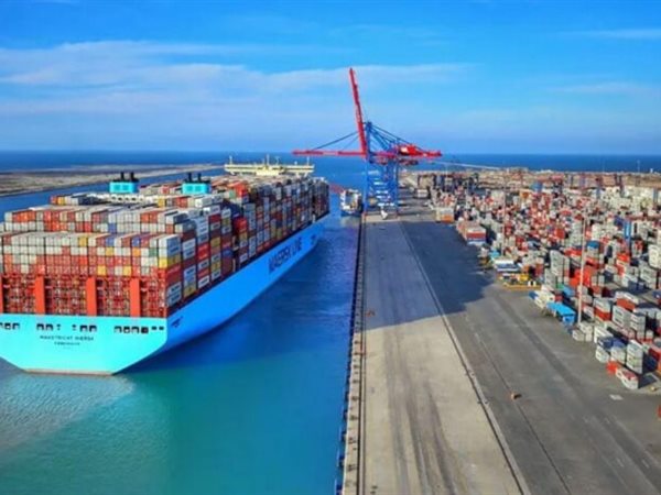 رئيس الوزراء: نصف تريليون دولار استثمارات لدعم الطرق والموانئ والمطارات والطاقة بمصر