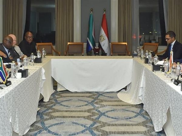 التعاون في صناعة السيارات وإنشاء مناطق لوجستية محور لقاء وزيري التجارة والاستثمار  