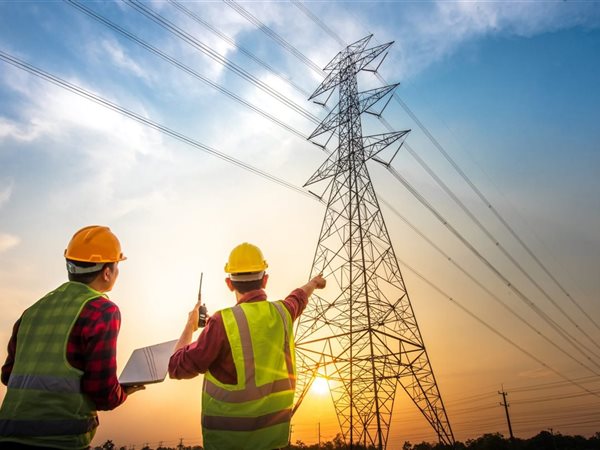 مصر توقع اتفاقية لربط شبكتها الكهربائية مع أوروبا بقدرات تصل لـ3000 ميجاوات