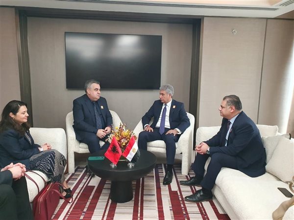 وزير السياحة يبحث تعزيز التعاون السياحي والثقافي مع ألبانيا وسريلانكا بالرياض