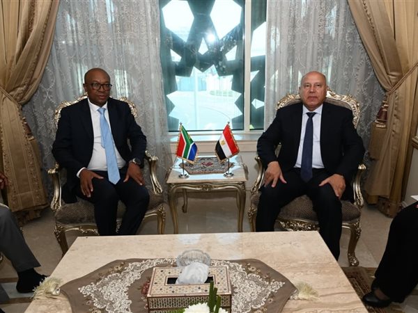 مصر وجنوب أفريقيا تتفقان على تعزيز التعاون الصناعي والنقل خلال معرض MEA Industry