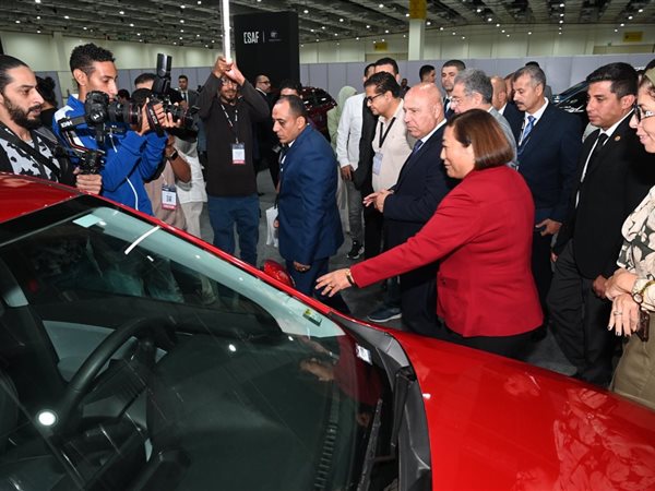 «كامل الوزير» يؤكد لـ «مصنعي السيارات» على ضرورة زيادة القيمة المضافة ونسبة المكون المحلي