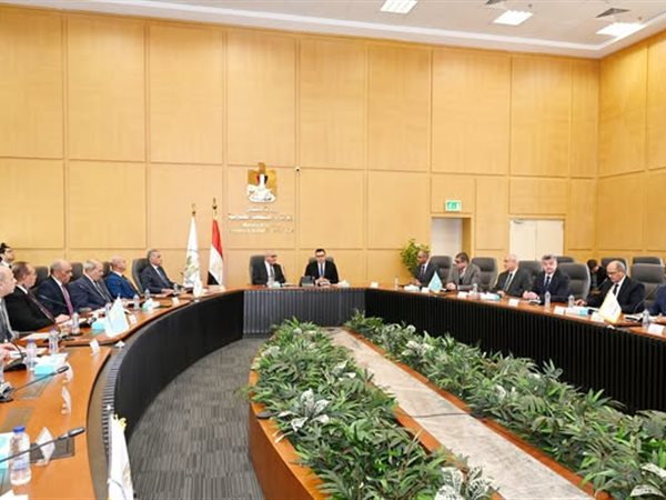 وزير الإسكان ورئيس الهيئة العربية للتصنيع يتابعان مشروعات المبادرة الرئاسية 