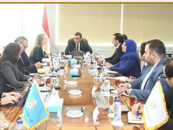 وزير الإسكان يلتقي بعثة البنك الدولي لمناقشة تطوير المدن الذكية والمباني الخضراء