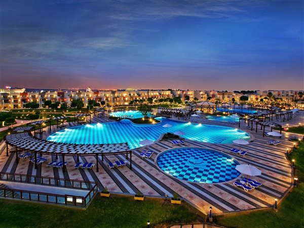 ثورة سياحية قادمة.. عشرات الملايين لبناء إمبراطورية فنادق فاخرة على شواطئ البحر الأحمر  