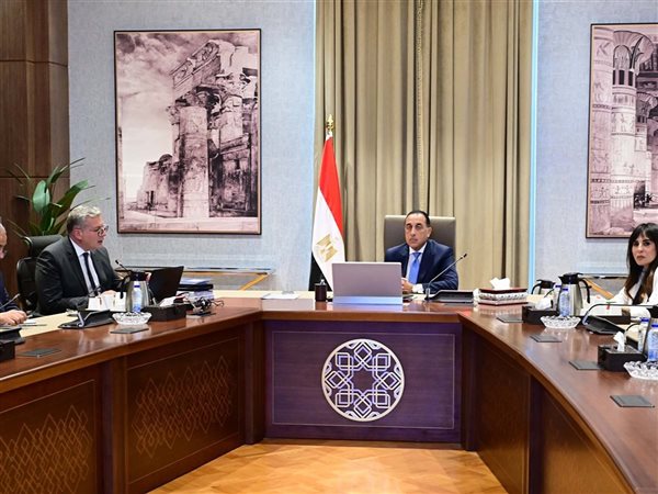 رئيس الوزراء يلتقي وزير البترول والثروة المعدنية لاستعراض ملفات عمل الوزارة