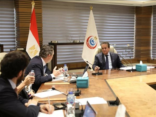مصر تبحث مع البنك الأوروبي لإعادة الإعمار جذب الاستثمارات للقطاع الطبي
