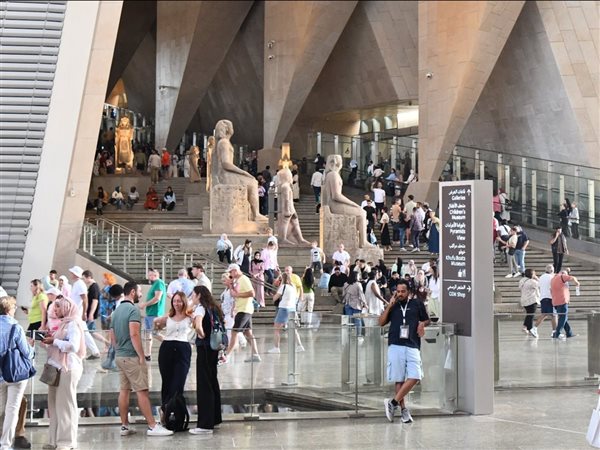 رئيس المتحف المصري الكبير يوضح العقوبات حال عدم التزام السائح بقواعد الزيارة 