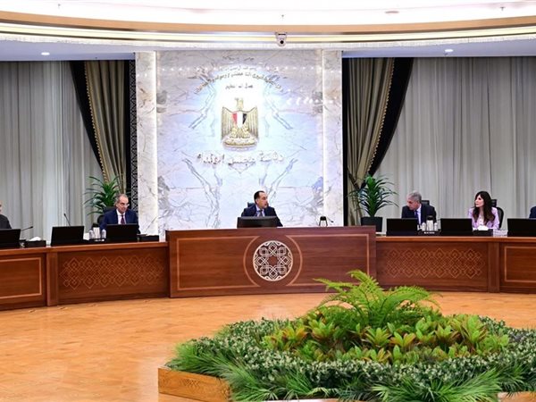 «مدبولي» يتابع تطوير منظومة التأشيرة الإلكترونية لتيسير دخول السائحين