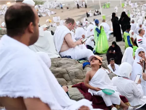 مصر تُفكّك شبكات النصب السياحي بعد سقوط 27 شركة وهمية للحج والعمرة