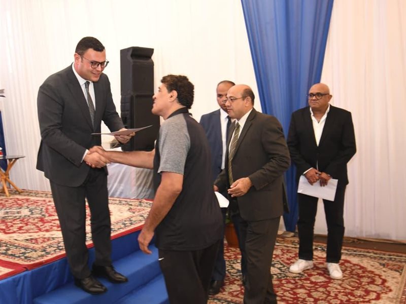 وزير الإسكان 