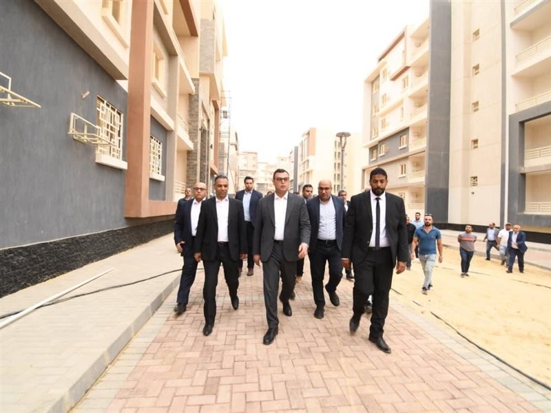 وزير الإسكان يتفقد