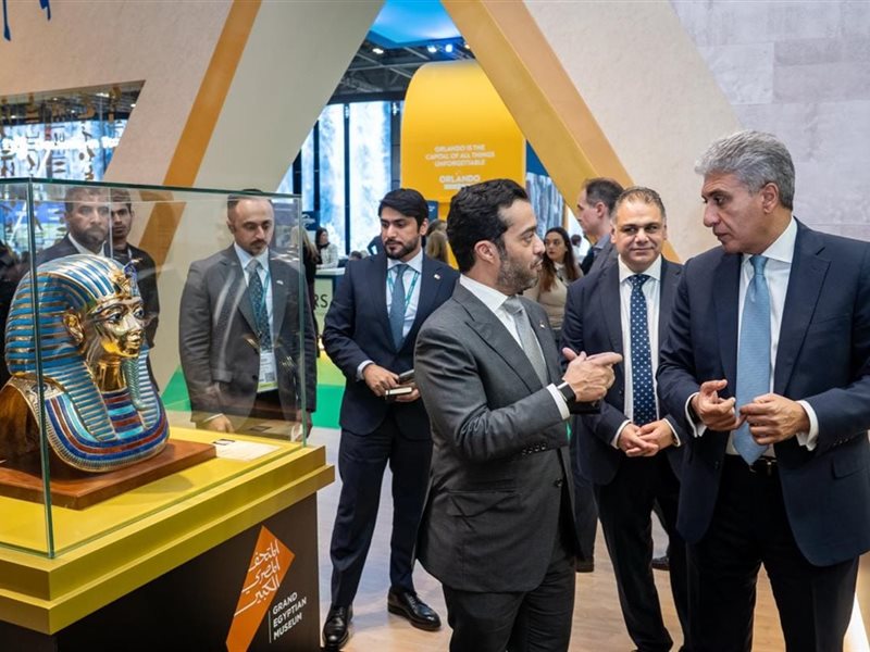 وزير السياحة يلتقي