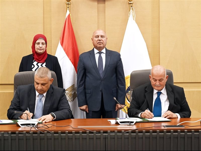 جانب من فعاليات التوقيع