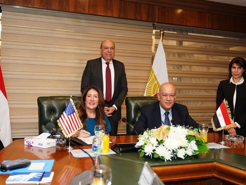 وزير الطيران يشهد