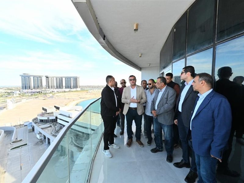 وزير الإسكان يتفقد
