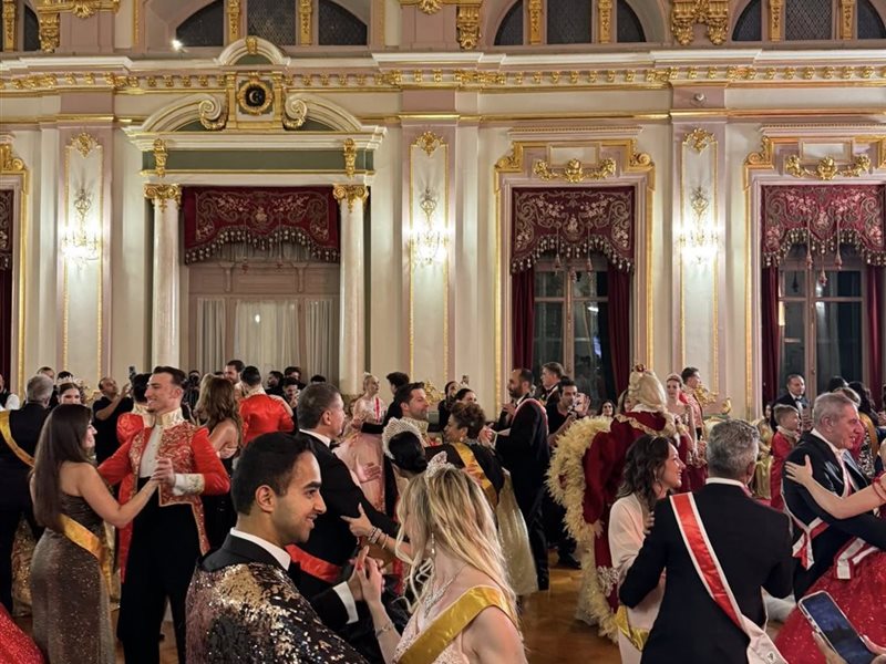 حفل (The Grand Ball)