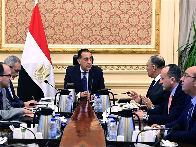 اجتمع اليوم الدكتور