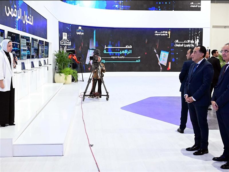 رئيس الوزارء يشهد