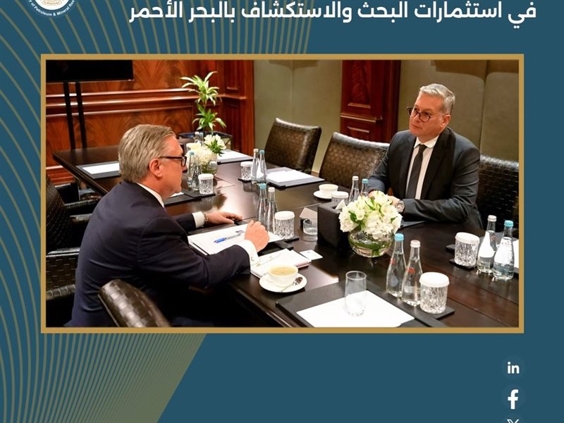 المهندس كريم بدوي،وزير البترول مع رئيس شركة شيفرون الأمريكية