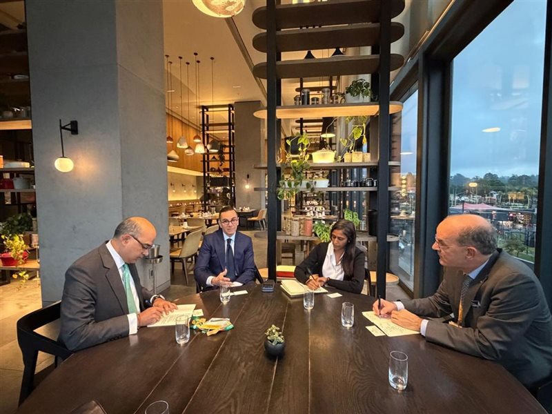 وزيرالاستثمار يبحث