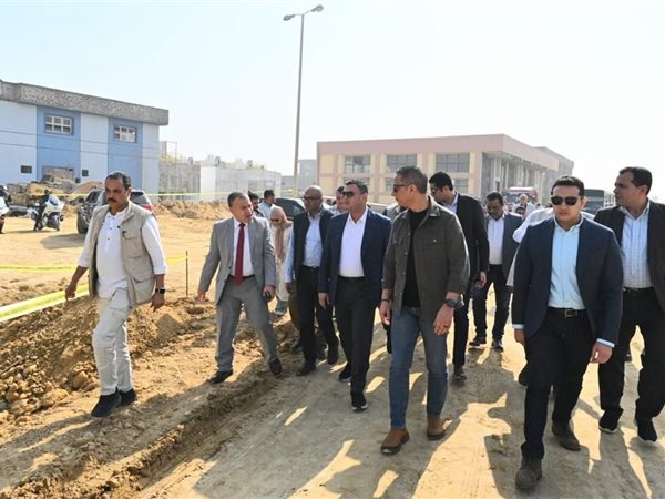 وزير الإسكان ومحافظ الفيوم يتفقدان مشروعات مياه وطريق جديد لدعم التنمية وجذب الاستثمارات